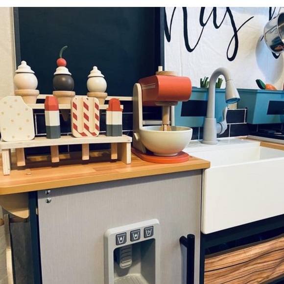 Heart and Hand Wood Sets - Picture 8 of 13